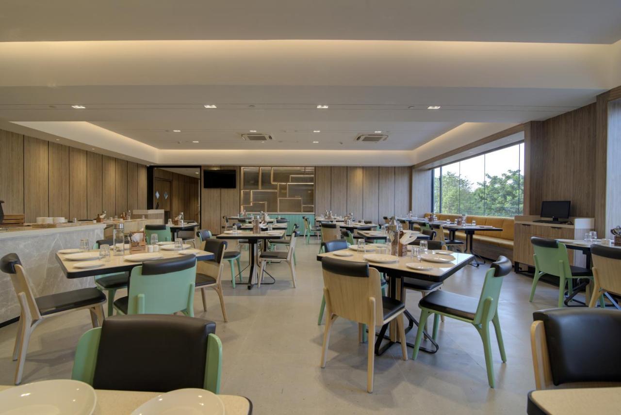 7 Apple Hotel Pratap Nagar, ジャイプール エクステリア 写真